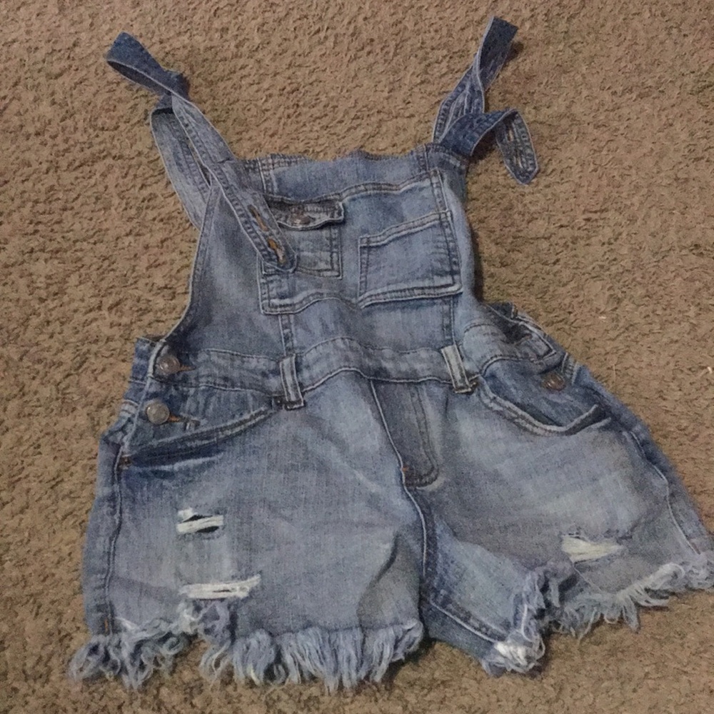 Short overalls woman’s